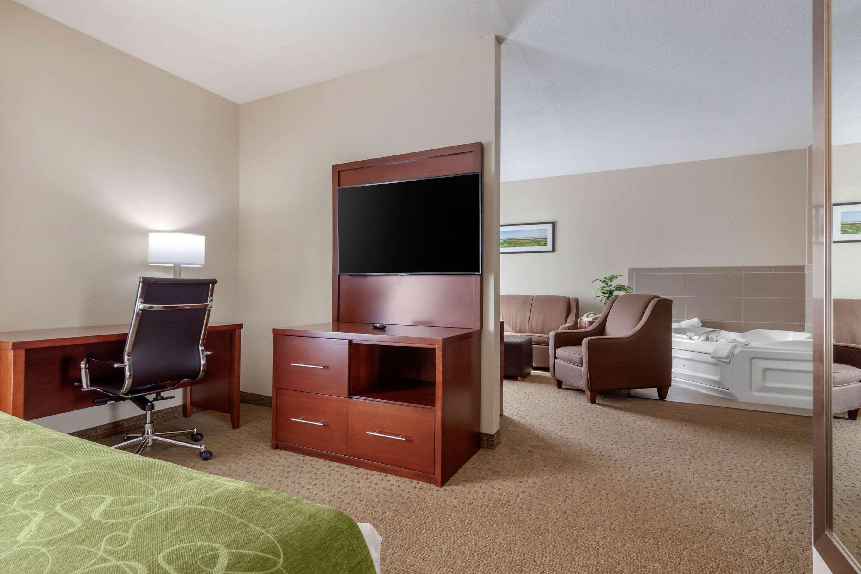 Comfort Suites Omaha East-Каунсъл Блъфс Екстериор снимка