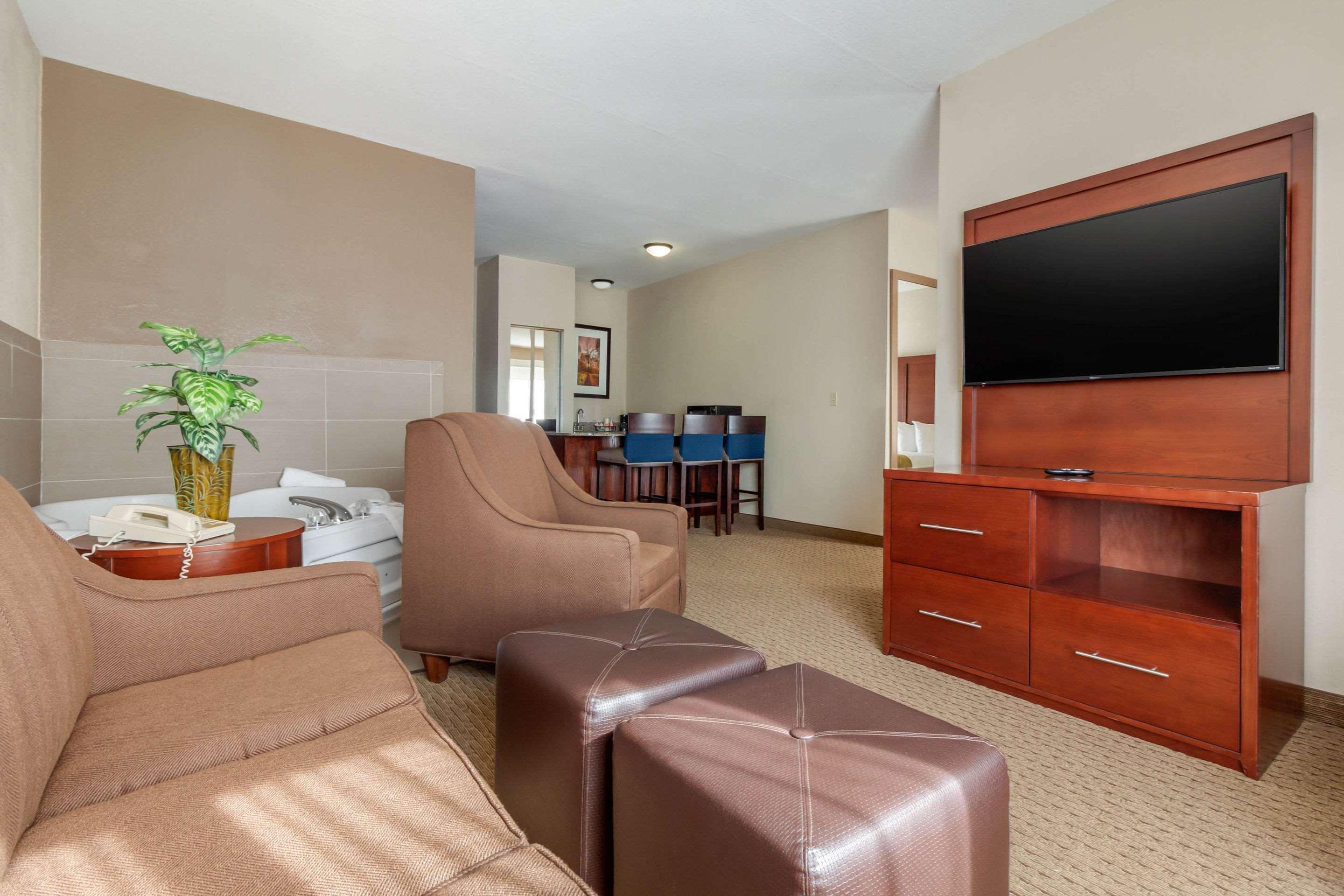 Comfort Suites Omaha East-Каунсъл Блъфс Екстериор снимка