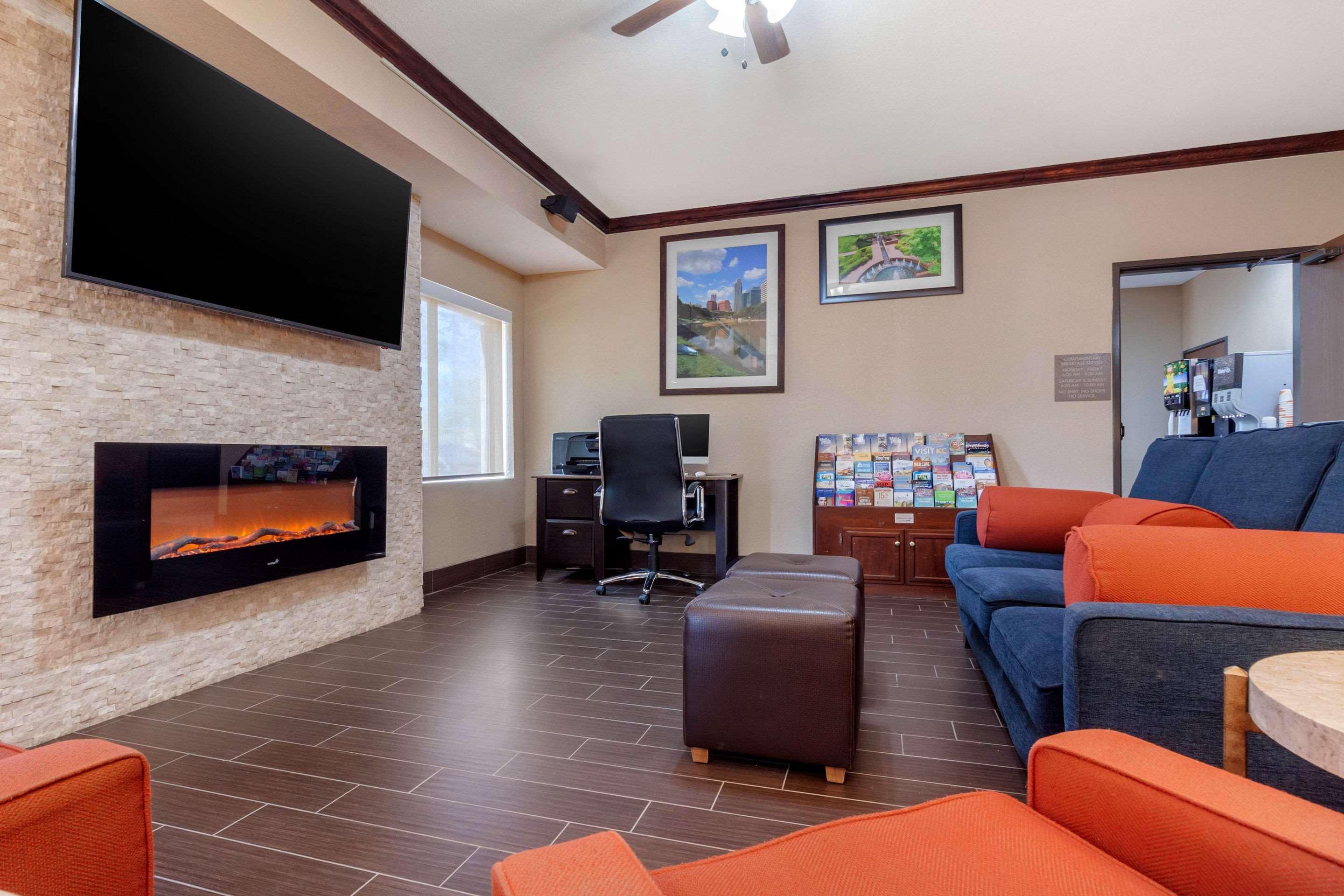 Comfort Suites Omaha East-Каунсъл Блъфс Екстериор снимка