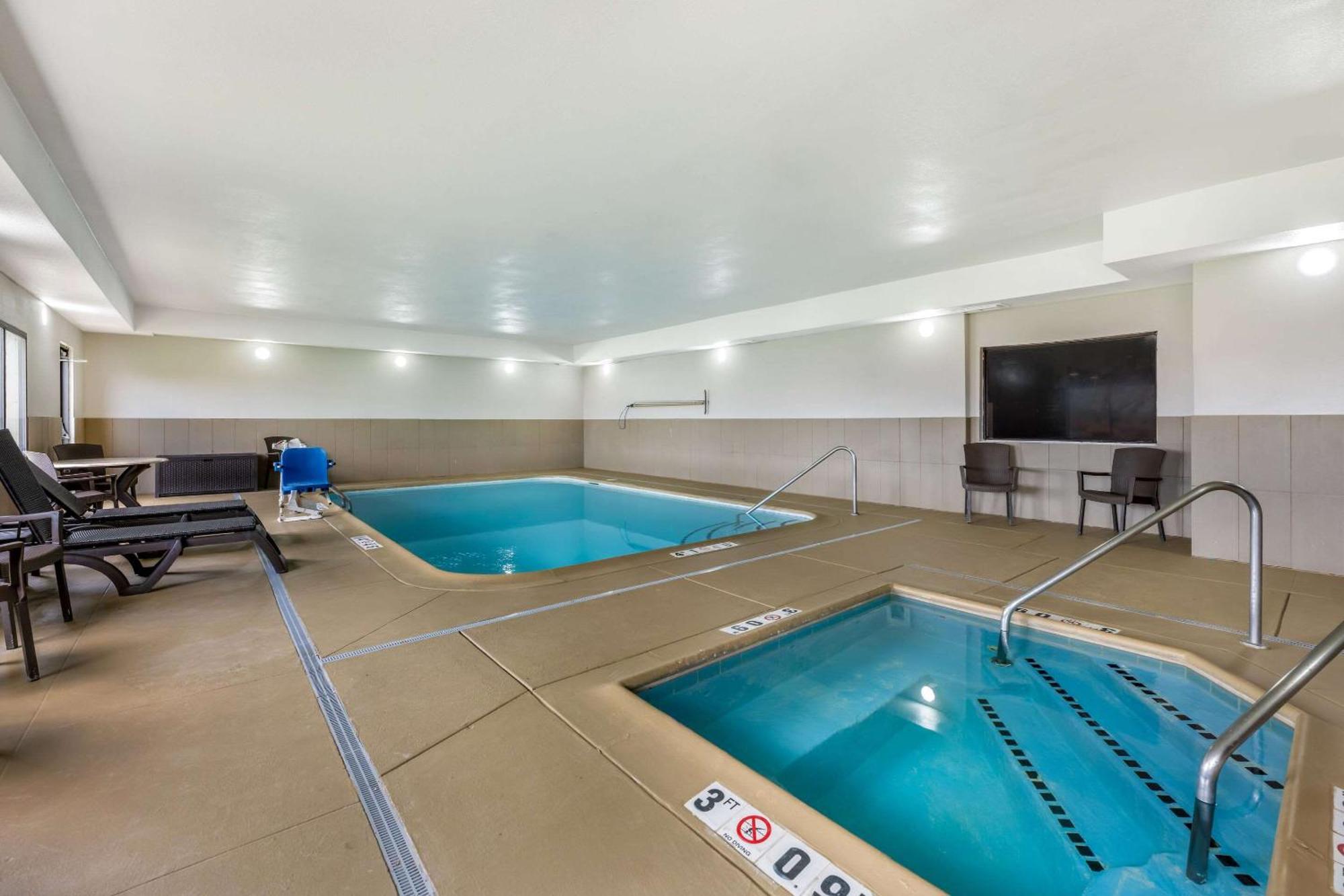 Comfort Suites Omaha East-Каунсъл Блъфс Екстериор снимка