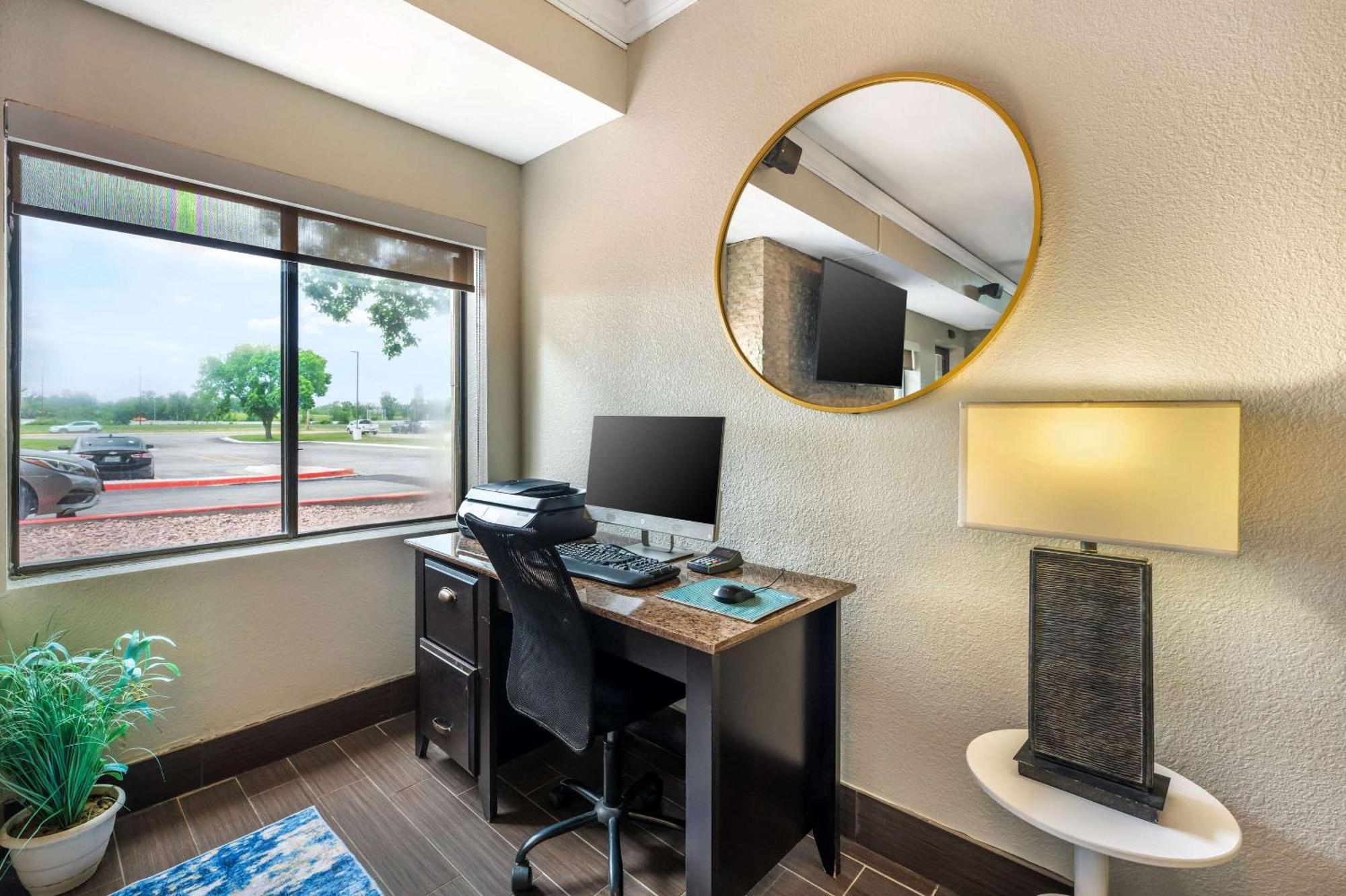 Comfort Suites Omaha East-Каунсъл Блъфс Екстериор снимка
