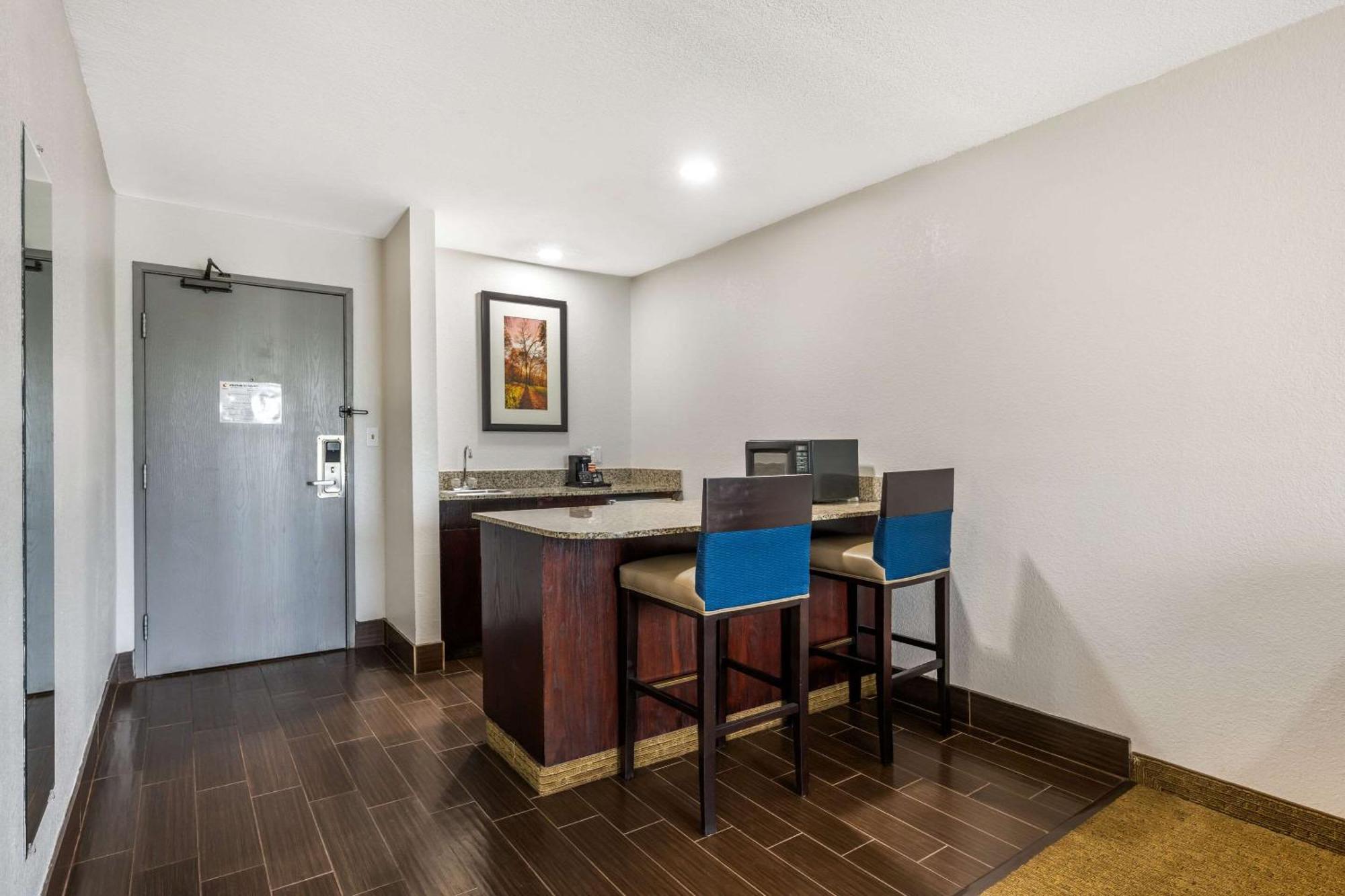Comfort Suites Omaha East-Каунсъл Блъфс Екстериор снимка