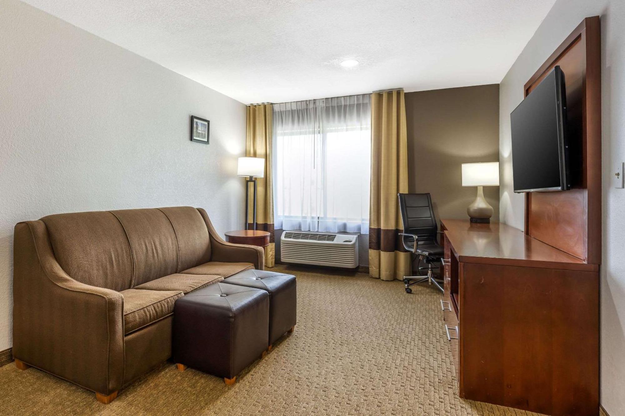 Comfort Suites Omaha East-Каунсъл Блъфс Екстериор снимка