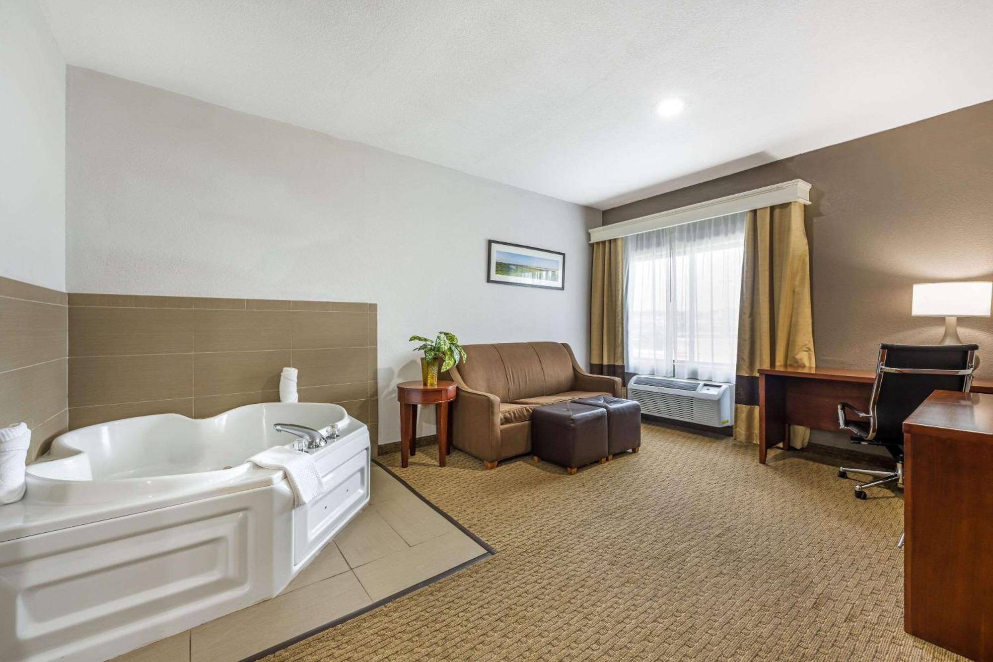Comfort Suites Omaha East-Каунсъл Блъфс Екстериор снимка