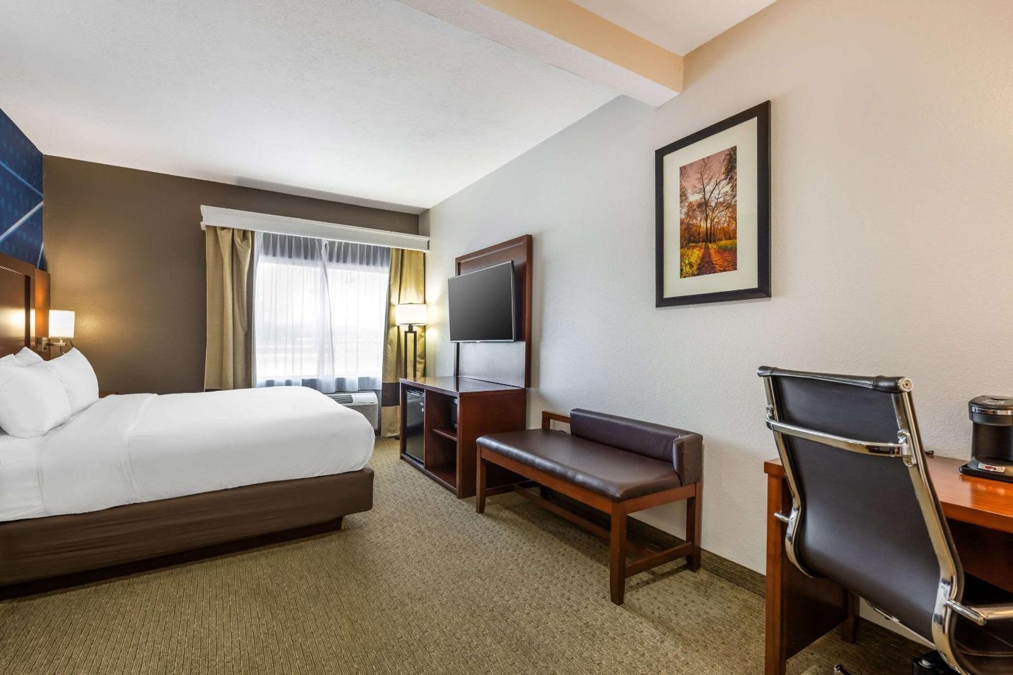 Comfort Suites Omaha East-Каунсъл Блъфс Екстериор снимка