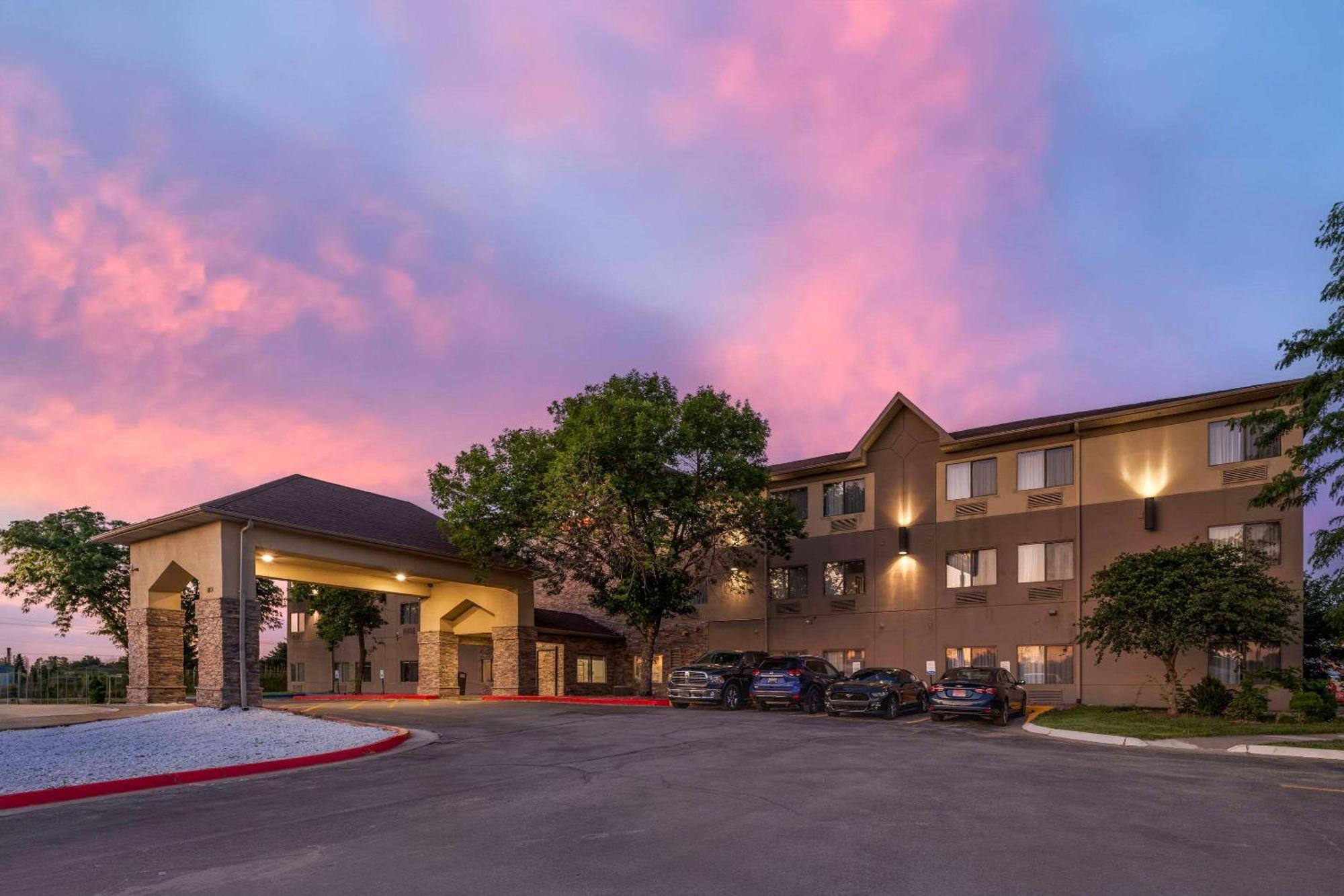 Comfort Suites Omaha East-Каунсъл Блъфс Екстериор снимка