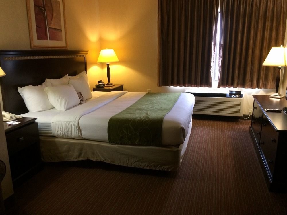 Comfort Suites Omaha East-Каунсъл Блъфс Екстериор снимка